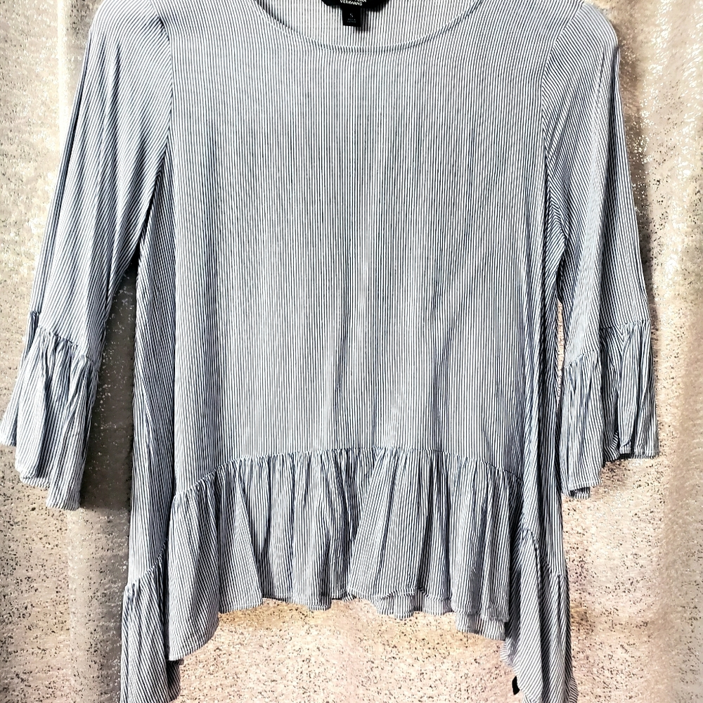 Simply Vera Wang small blue and white blouse